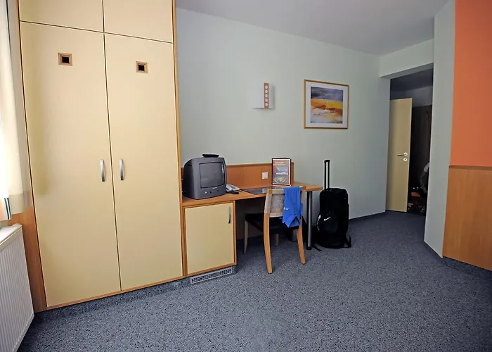 Austrian Sports Resort, Bsfz Hostal